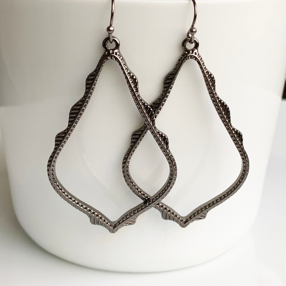NEW Large Frame Earrings (black) - Picture 5 of 8
